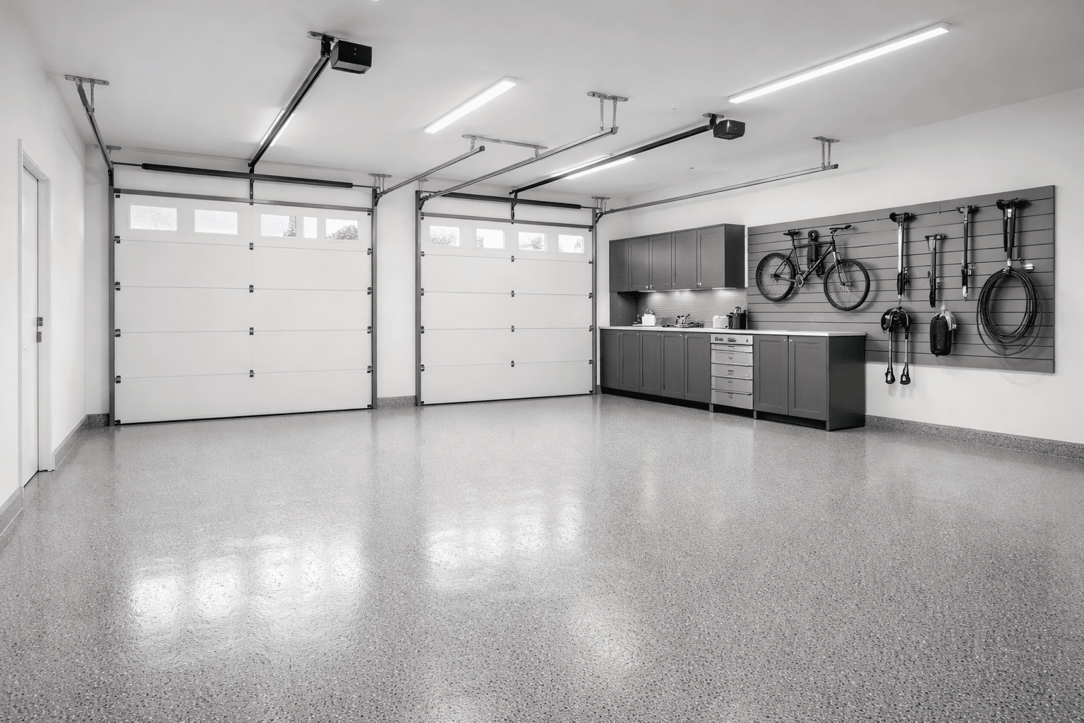 Epoxidbeschichteter Garagenboden mit einheitlicher grauer Oberfläche